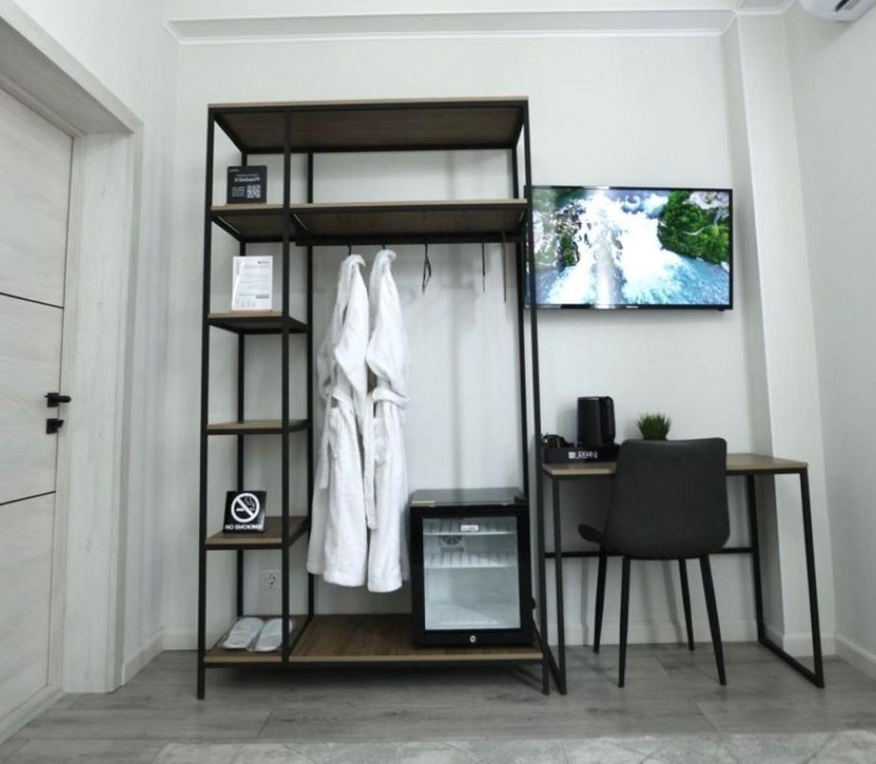 בישקק Urban Hotel מראה חיצוני תמונה