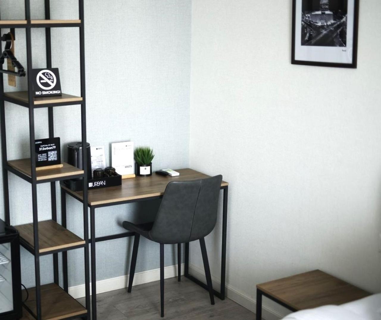בישקק Urban Hotel מראה חיצוני תמונה