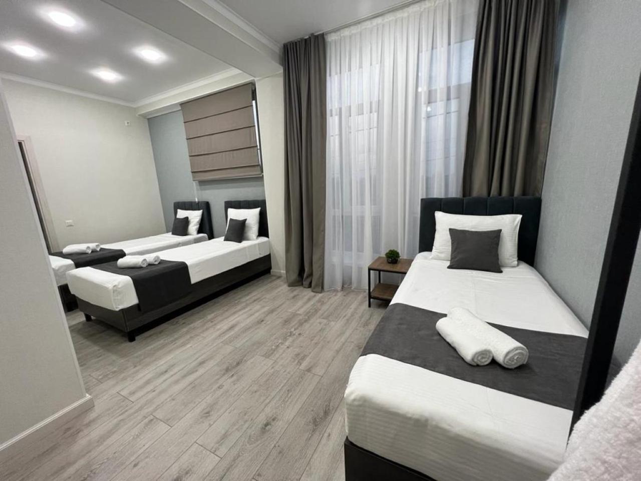 בישקק Urban Hotel מראה חיצוני תמונה