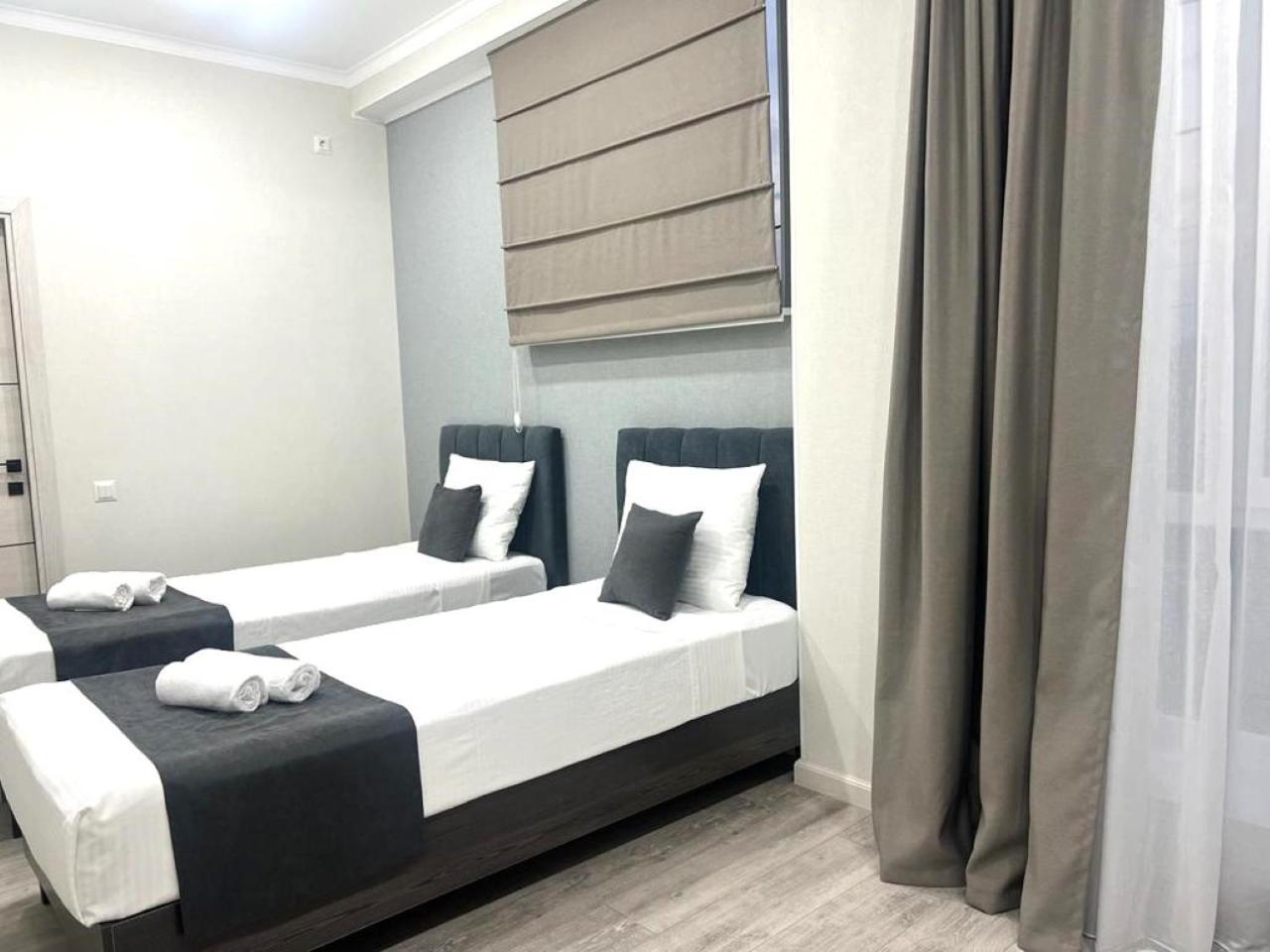 בישקק Urban Hotel מראה חיצוני תמונה