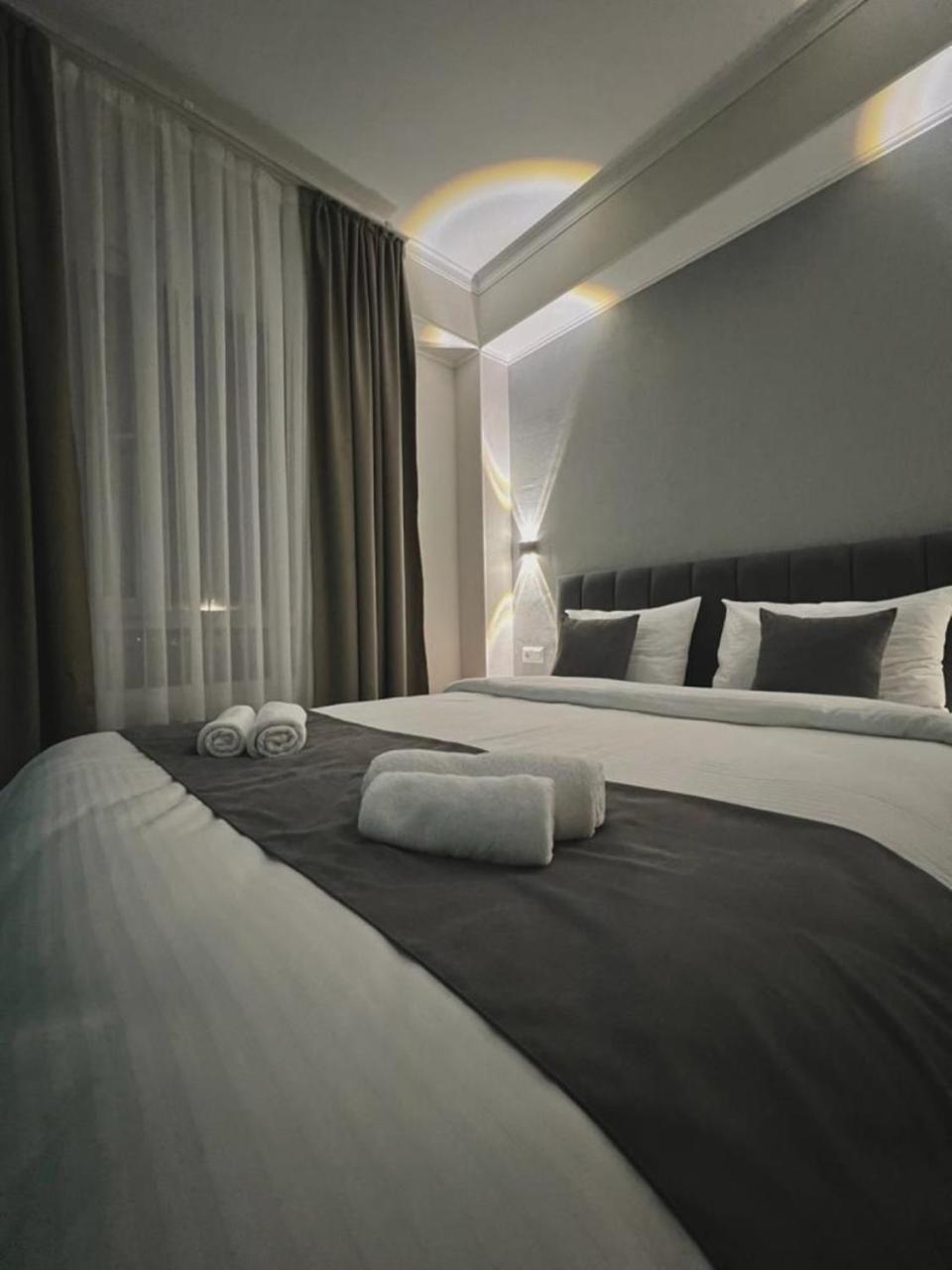 בישקק Urban Hotel מראה חיצוני תמונה