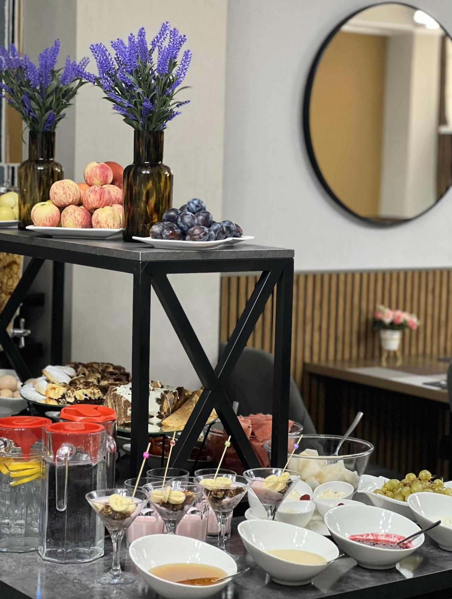בישקק Urban Hotel מראה חיצוני תמונה